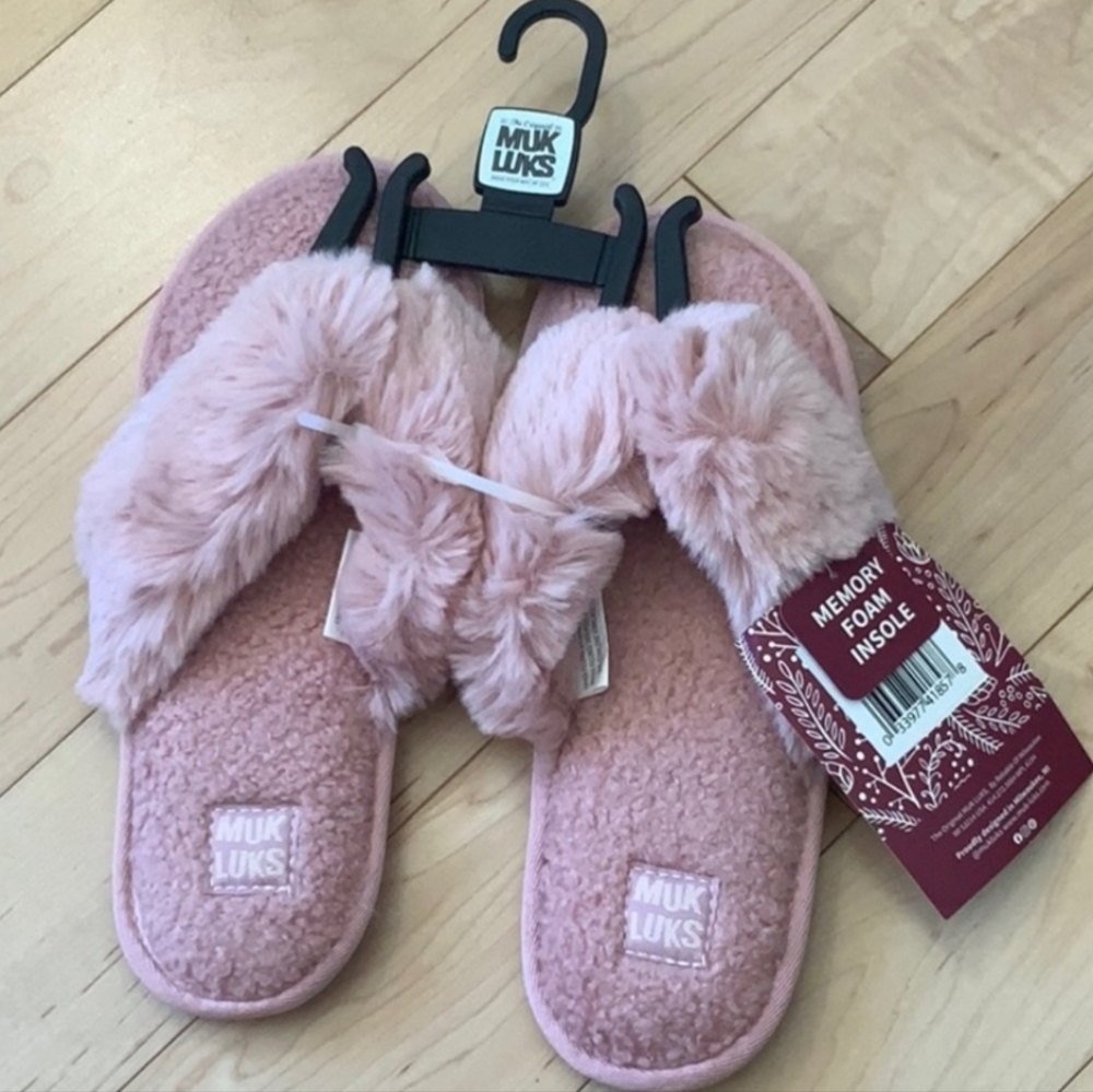 New Pink Mauve Muk Luks Maren Thong Slippers, Size Small 5-6